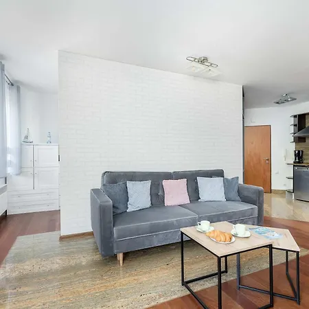 Bright Morskie Oko With Balcony By Renters Misdroy