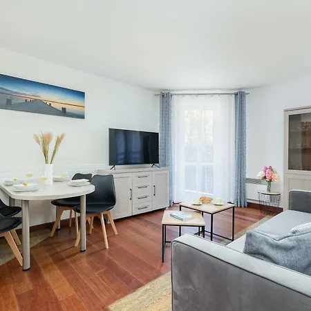 Bright Morskie Oko With Balcony By Renters Apartment